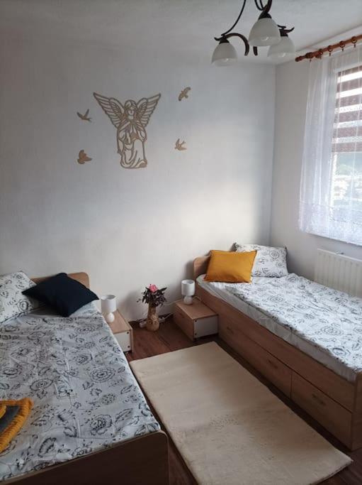 Byt V Centre Mesta Snina Zewnętrze zdjęcie