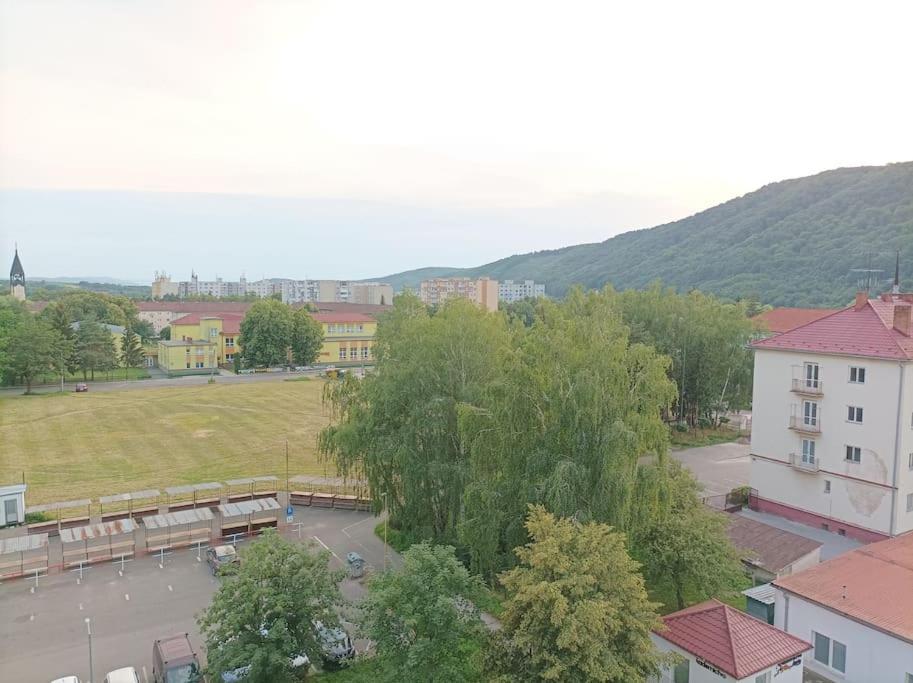 Byt V Centre Mesta Snina Zewnętrze zdjęcie